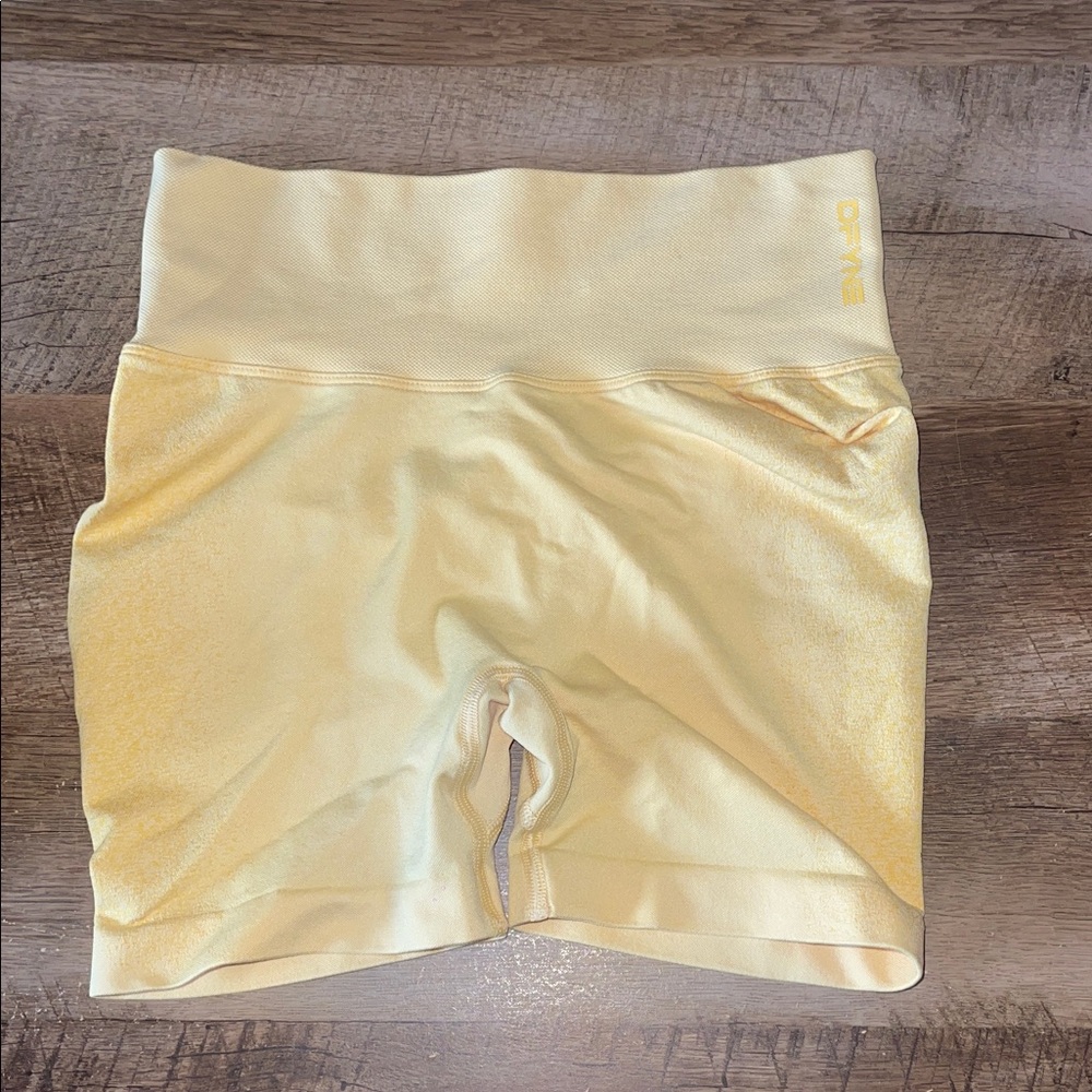 DFYNE Ignite Collection; Yellow. Great glute contour! Makes the booty pop 🍑